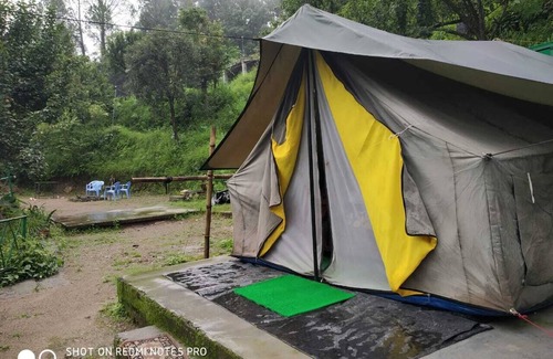 Nainital Alquiler De RV | Campamento Kuria a 5 km del lago Nainital vía Off Road