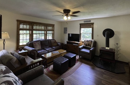 Eagle Bay Cabina | Camp Orvis by West Pond