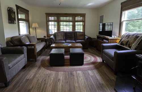 Eagle Bay Cabina | Camp Orvis by West Pond