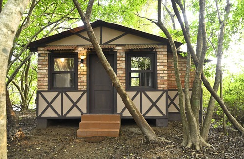 Karwar Cabaña | Camp Riveredge Paradise