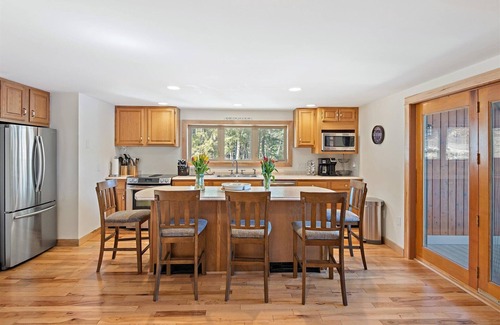 Lucerne-in-Maine Casa | Camp Rosalie - Spacious 5-bedroom house with WiFi, AC on Lucerne / Phillips Lake