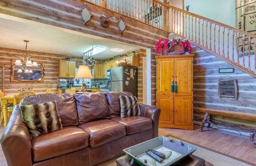 Tuckasegee Cabaña | Camp Ruby on Cedar Cliff Lake is the perfect mountain getaway!