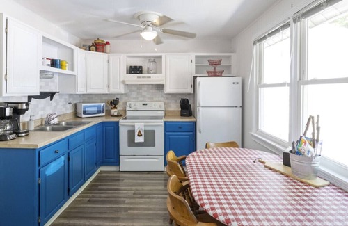 Cartwright Cove Casa | Camp S'more Fun-Lakeview, Fire Pit, Pet Friendly