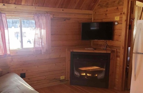 Ravalli County Cabina | CAMP SULA - Deluxe Cabin #3 on the East Fork