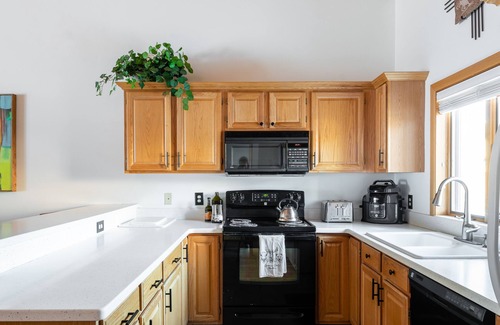 Big Horn Condominio | Camp Tu’Wani Ski-in/Ski-out Condo Retreat Big Sky