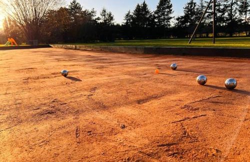 Francheville Casa | Campagne Normandie Tennis Piscine Billard 12 Pers
