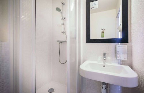Chenevier-Demenitroux Hotel | Campanile Creteil Centre