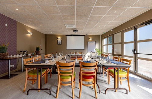 Dijon Hotel | Campanile Dijon Nord - Toison D'or