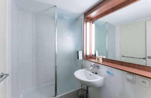 Saint-Etienne-du-Rouvray Hotel | Campanile Rouen Sud - Zénith - Parc Expo