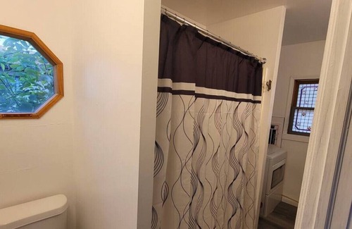 Alto Casa | Campau Lake Sunny days cottages w hot spa