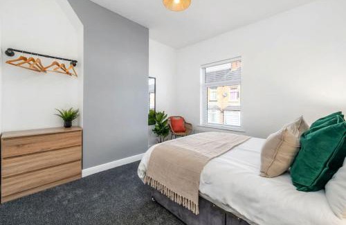 Stoke-on-Trent Casa | Campbell House by Truestays - NEW 2 Bedroom House in Stoke-on-Trent