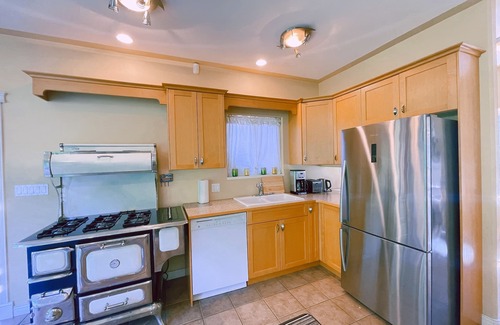Campbell River Casa | Campbell River 2 bedroom Fishing Lodge - River View