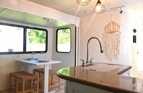 Waterbury Casa | Camper Rv nature lover stay