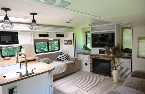 Waterbury Casa | Camper Rv nature lover stay