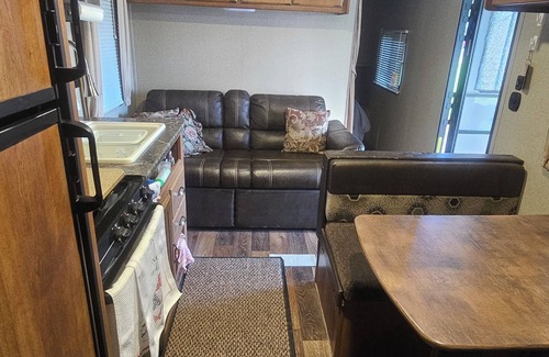 Negreet Casa | Camper with Private Pond