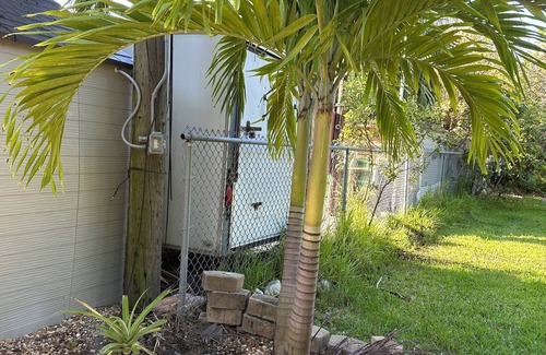 Riverside Park Alquiler De RV | Campground in the heart of Big Pine. Bring your own camper