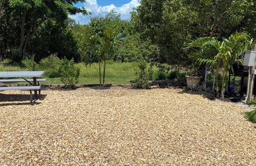 Riverside Park Alquiler De RV | Campground in the heart of Big Pine. Bring your own camper