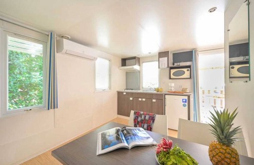 Castries Casa | Camping 3 étoiles - Piscine - ccbbgih