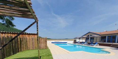 Puy-l'Eveque Otro | Camping 3 étoiles - Piscine - ccbahd0