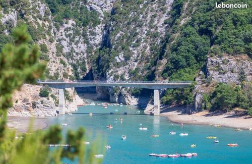 Sainte-Croix-du-Verdon Apartamento | CAMPING 3* ! PROGHE DES GORGES DU VERDON ET LAC DE STE CROIX 04500 ! TOUT EQUIPE ! CHAMPS DE LAVANDES ! CALME ! NBRES ACTIVITES ! RANDONNEES ! NAUTISME !