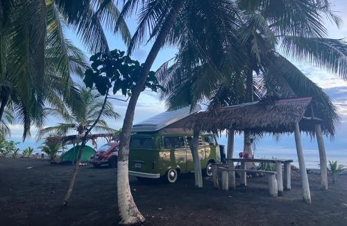 Cahuita Otro | Camping Babsita-TIPI und Hütten und Stellplätze für Zelt und Camper direkt am Meer und See