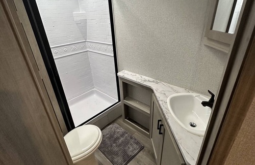 Swansboro Casa | Camping By The Beach - Modern,close to the beach & peaceful country! Bunk beds!