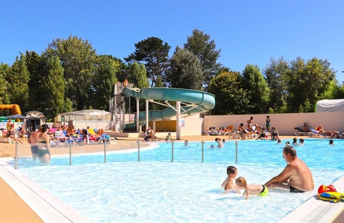 Benodet Chalet De Esquí | Camping de la Plage**** - Chalet for disabled people - 35m² - 2 bedrooms - covered terrace - (chalet designed for people with reduced mobility) - 3 people