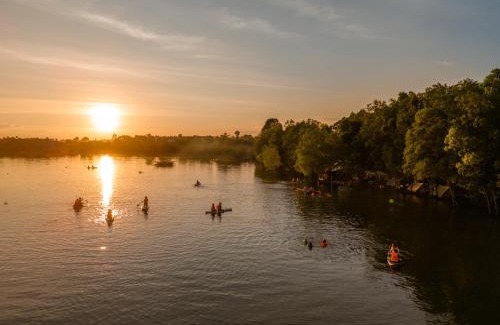 Vinh Cuu Otro | Camping Hồ Trị An - Meeto