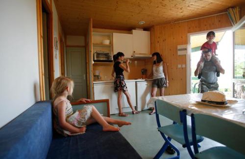 Saint-Flour Agglomeration Otro | Camping La Roche Murat - Chalet 4-6 personnes