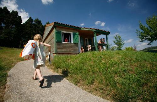 Saint-Flour Agglomeration Otro | Camping La Roche Murat - Chalet 4-6 personnes
