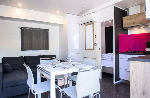Vendres Casa | Camping Les Mûriers **** - 3-Room VIP Cottage for 4 People with Air Conditioning + TV