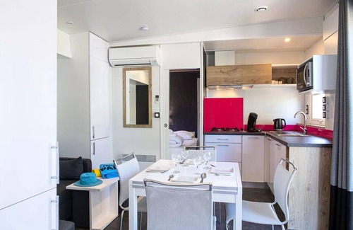 Vendres Casa | Camping Les Mûriers **** - 3-Room VIP Cottage for 4 People with Air Conditioning + TV