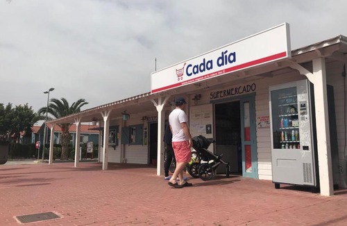 Pueblo Latino Otro | Camping Lo Monte