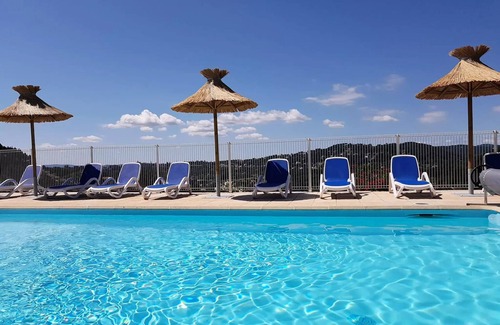 Ucel Casa | Camping Ushuaïa Villages les Pins d'Ucel **** - HIRONDELLE - mobile home 28 m² + TV for 5 to 6 people - 5 people. included in the price