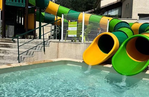 Ucel Casa | Camping Ushuaïa Villages les Pins d'Ucel **** - HIRONDELLE - mobile home 28 m² + TV for 5 to 6 people - 5 people. included in the price
