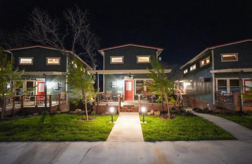 Bridgeport Casa | CampQYB- Modern Lux Rustic Cabin Hot Tub FirePit Games