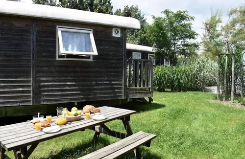 Chateau-d'Olonne Cabina | Campsite Flower le Petit Paris**** - 3-room trailer for 4 people