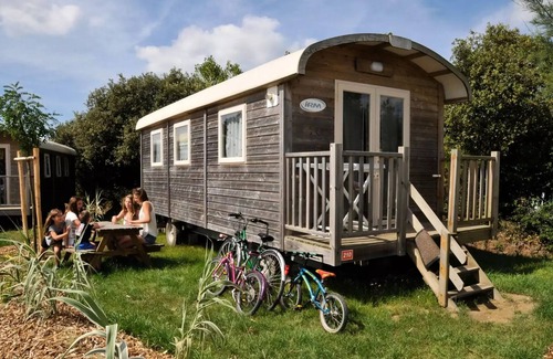 Chateau-d'Olonne Cabina | Campsite Flower le Petit Paris**** - 3-room trailer for 4 people