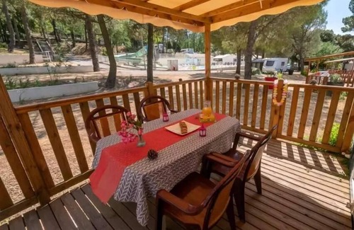Mondragon Casa | Campsite La Pinède in Provence *** - Mobile Home Aneth 3 Rooms 4 People