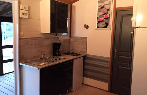 Bollene Chalet De Esquí | Campsite La Simioune* - Chalet LAVENDER - 2 bedrooms (2 adults maximum and 2 children under 12 years old) - Small Budget 2 to 4 people - 2 people. included in the