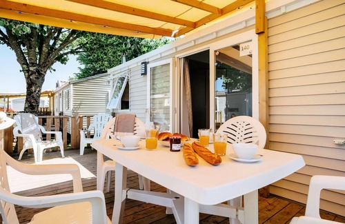 Sainte-Nathalene Casa | Campsite Romanée Les Grottes de Roffy**** - Mobile home Comfort 4 rooms 6 people air-conditioned