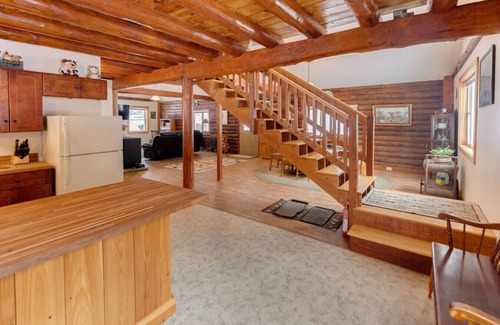 Campton Casa | Campton Log Cabin- Close to it all!