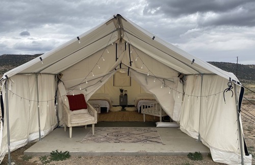 Naturita Alquiler De RV | CampV Glamping Tent