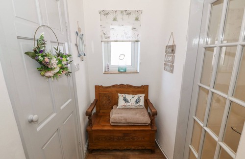 Brynsiencyn Cabaña | CAMWY, pet friendly, character holiday cottage in Brynsiencyn