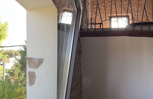 Mediona Casa | Casa rural con piscina y barbacoa ideal para familias, en plena naturaleza