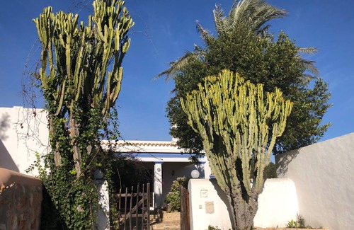 Santa Eulalia del Río Villa | Can Bonet de Baix es una villa de arquitectura ibicenca en el centro de la isla.