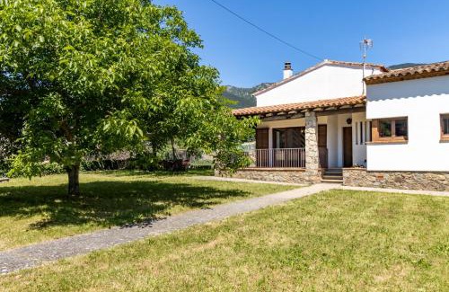 Macanet de Cabrenys Chalet De Esquí | Can Cardina - Casa con jardín cerca de Francia