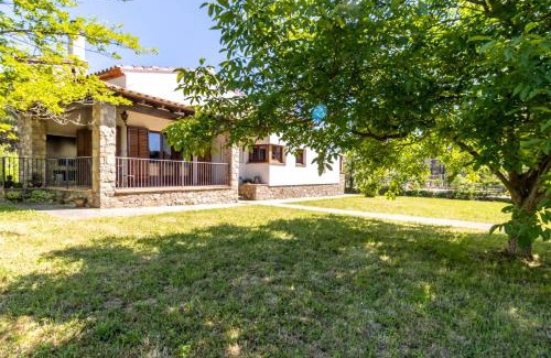 Macanet de Cabrenys Chalet De Esquí | Can Cardina - Casa con jardín cerca de Francia