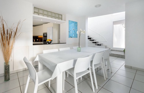 Can Furnet Villa | CAN LLUC Casa vacacional con Wi-Fi, Aire Acondicionado, Piscina, Jardín y Terraza Solar