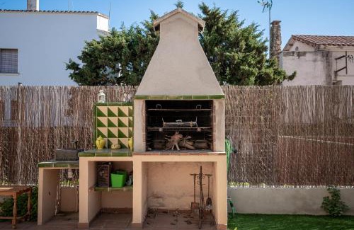 Torredembarra Casa | CAN LOLA Estupenda casa de 4 habitaciones con jardín a 150 metros de la playa